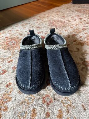 UGG women’s  Black Suede Slip-Ons with Contrast Trim never worn !